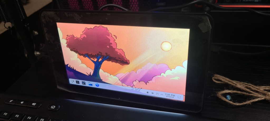 Armbian 24.2.4 Jammy KDE Neon su Raspberry Pi 4 con LCD Touch Screen da 7 pollici
